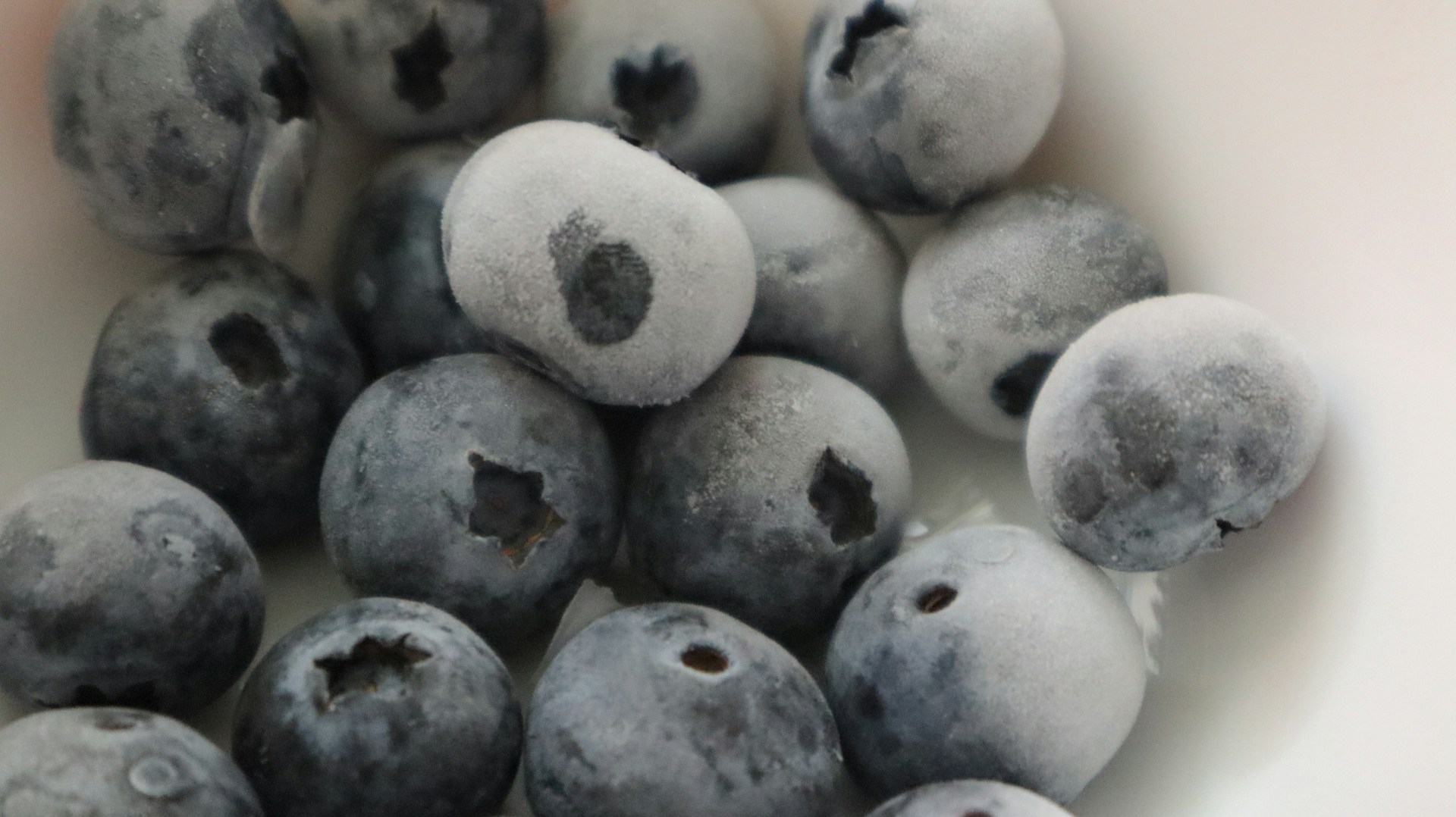 How long do frozen blueberries last?